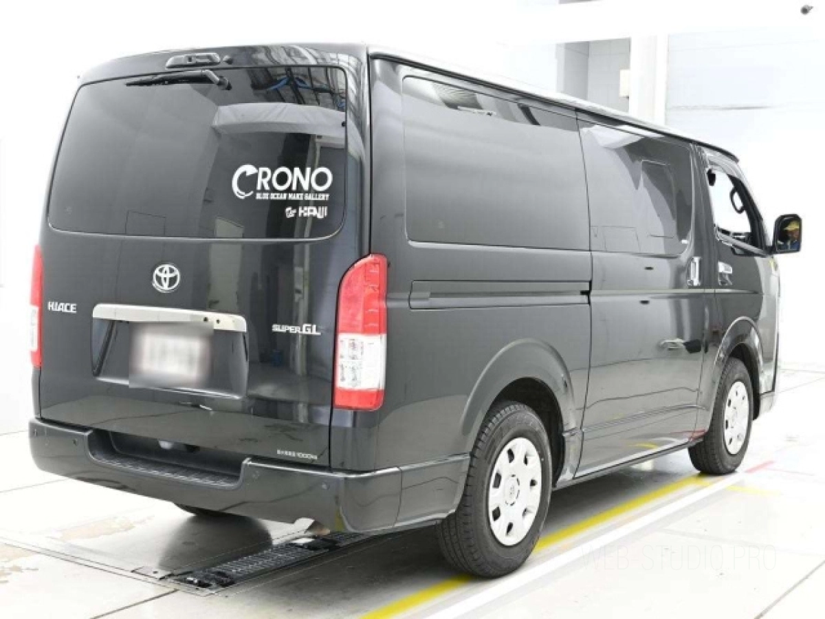 TOYOTA HIACE VAN