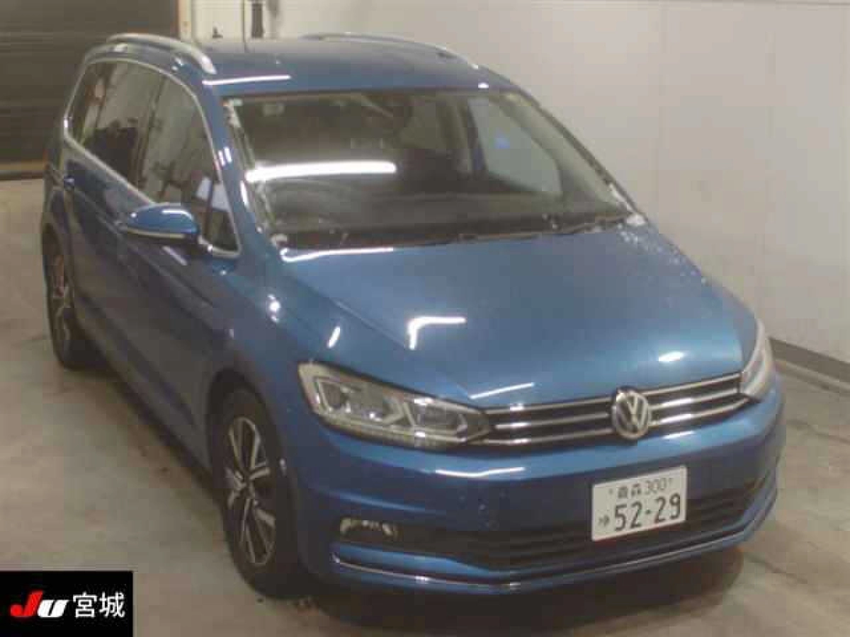 VOLKSWAGEN GOLF TOURAN