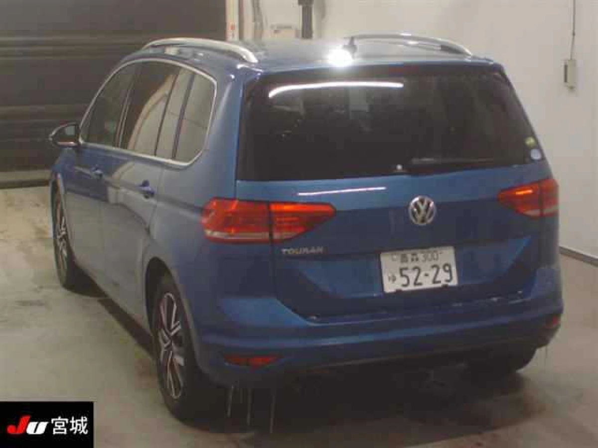 VOLKSWAGEN GOLF TOURAN
