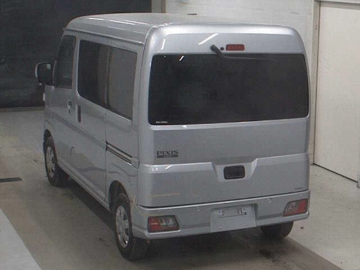TOYOTA PIXIS VAN