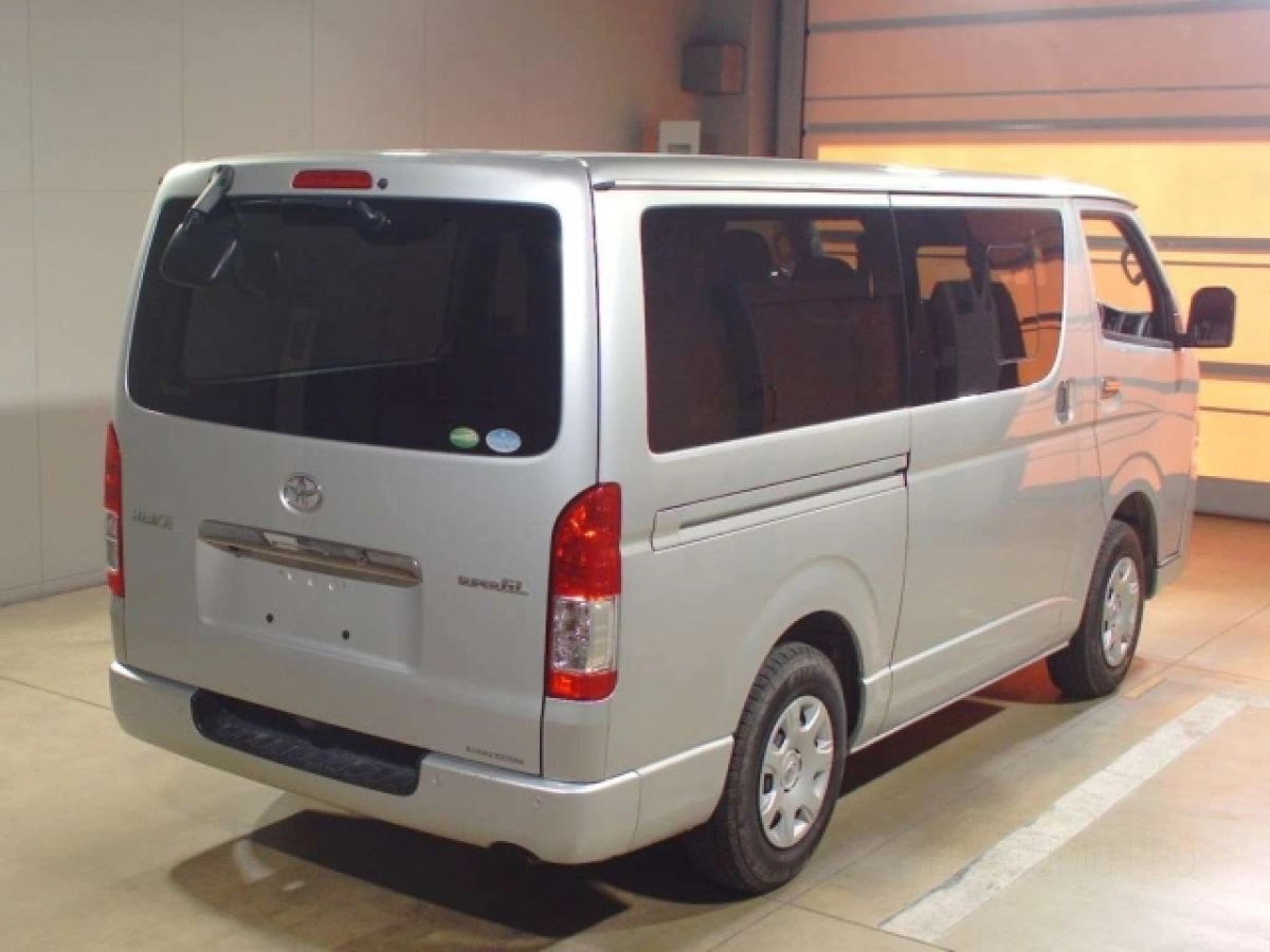 TOYOTA HIACE VAN
