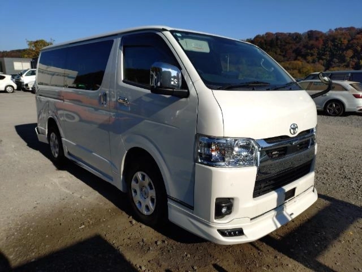 TOYOTA HIACE VAN