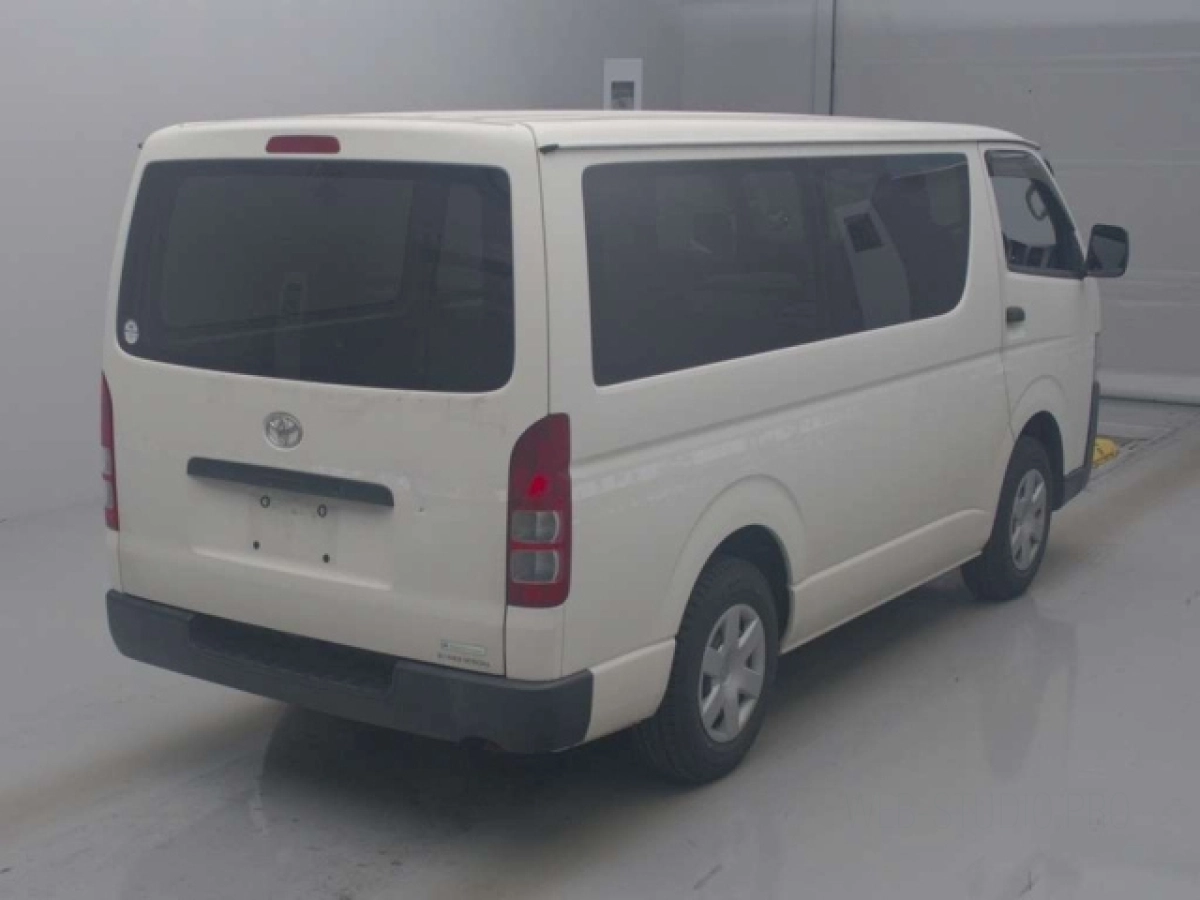 TOYOTA HIACE VAN