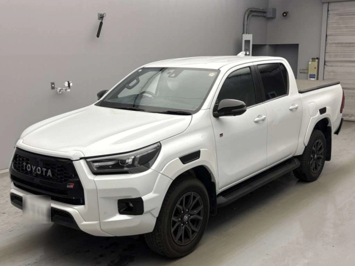 TOYOTA HILUX GUN125 2024