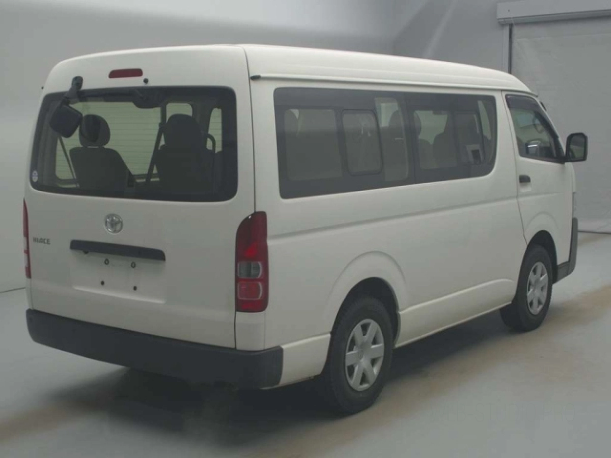 TOYOTA HIACE