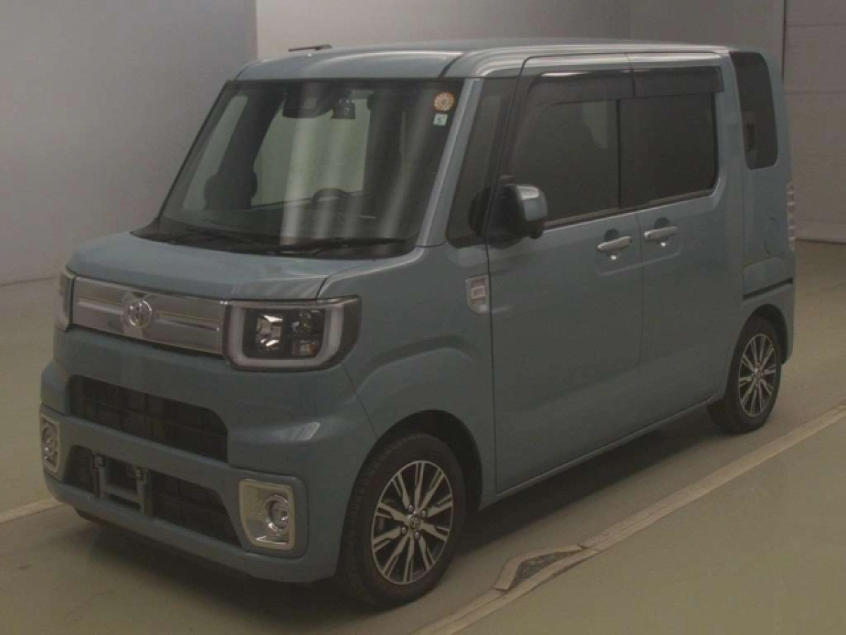 TOYOTA PIXIS MEGA LA700A 2021