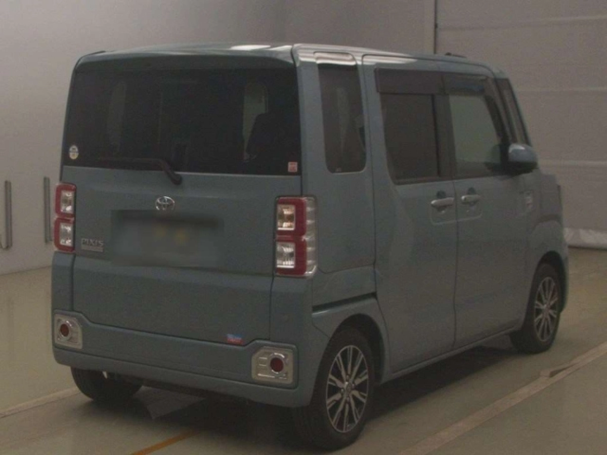 TOYOTA PIXIS MEGA