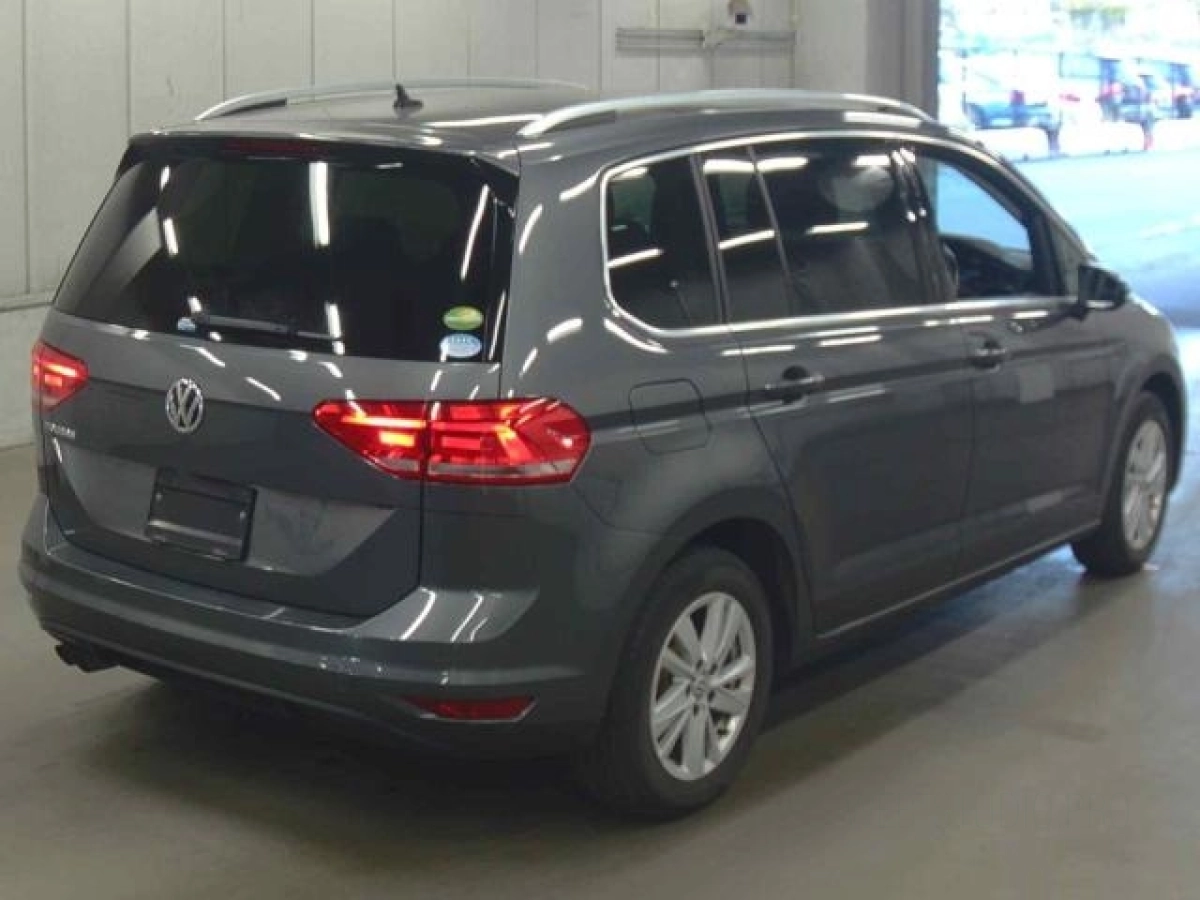 VOLKSWAGEN GOLF TOURAN