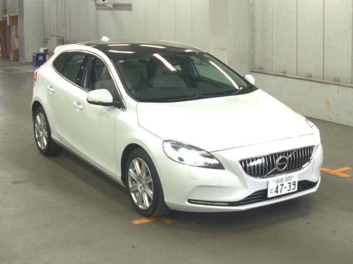 VOLVO V40 MB4154T 2020