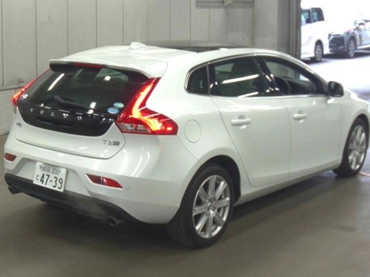 VOLVO V40