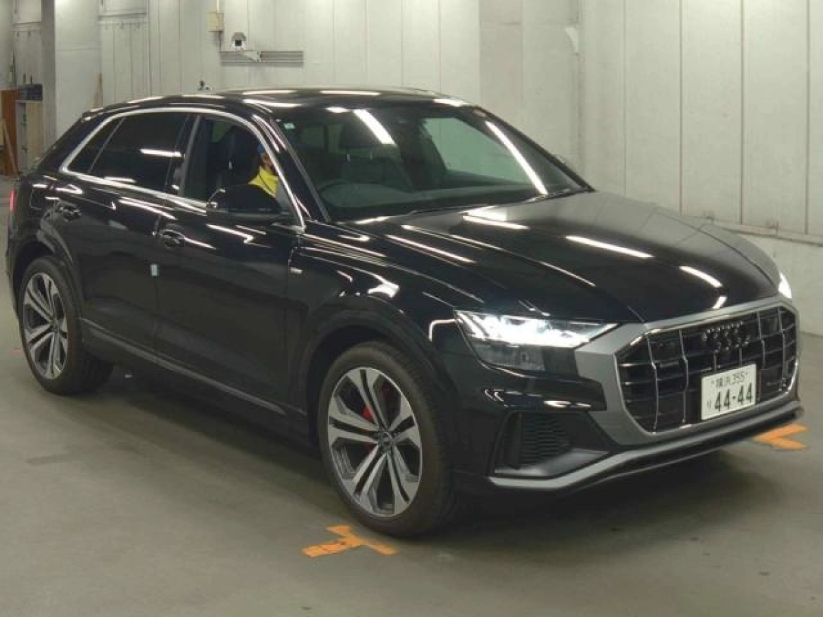 AUDI Q8 F1DCBA 2021