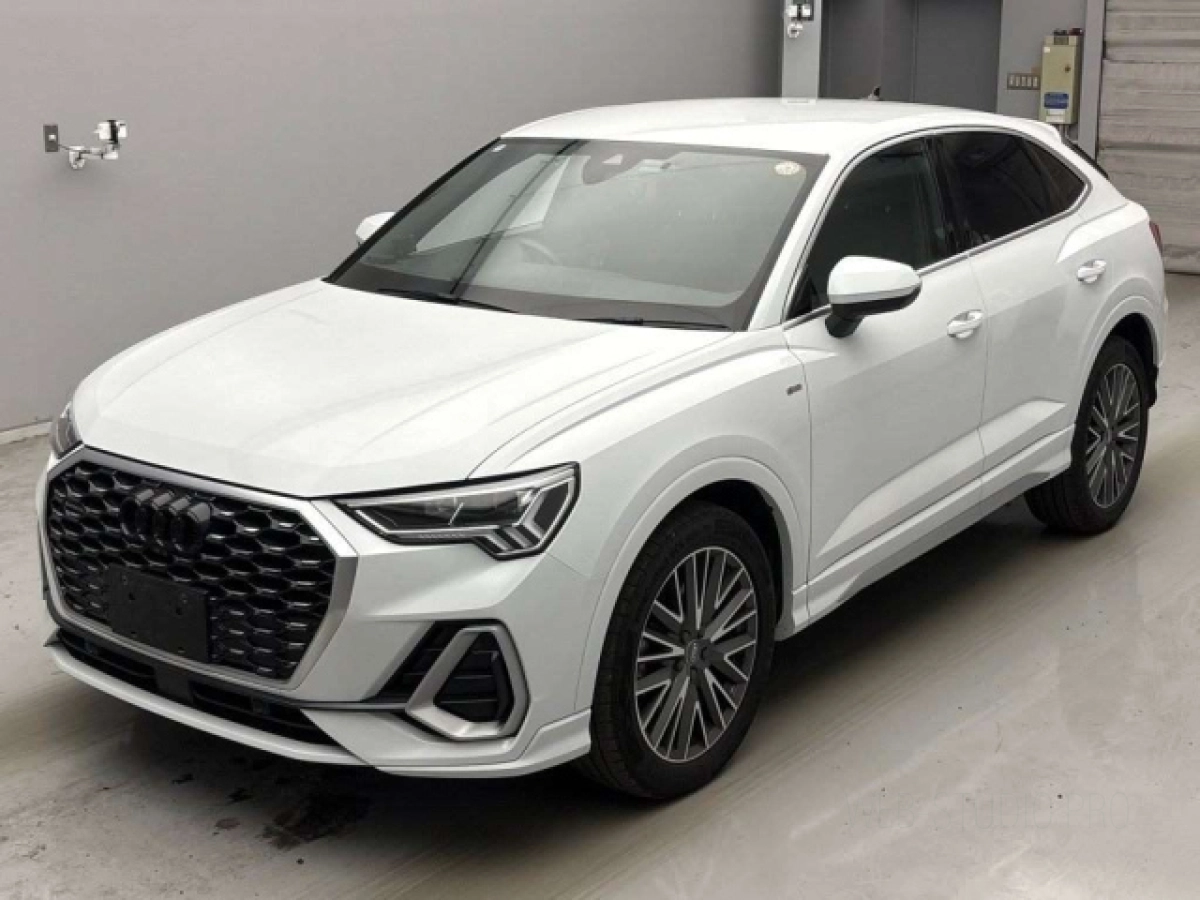 AUDI Q3 F3DFGF 2020
