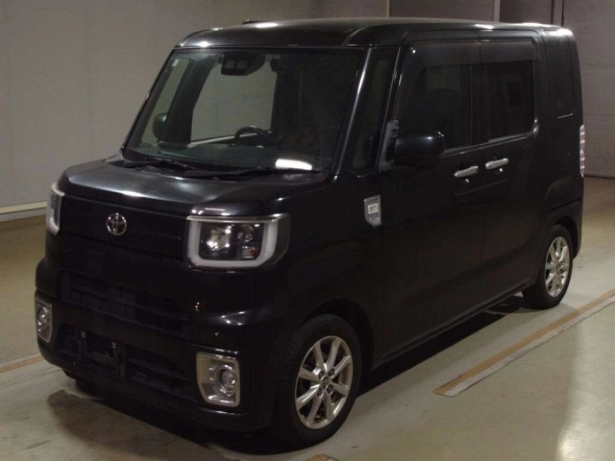 TOYOTA PIXIS MEGA LA700A 2019