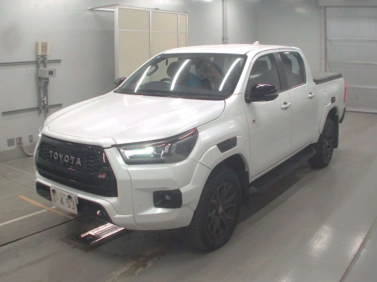 TOYOTA HILUX GUN125 2024