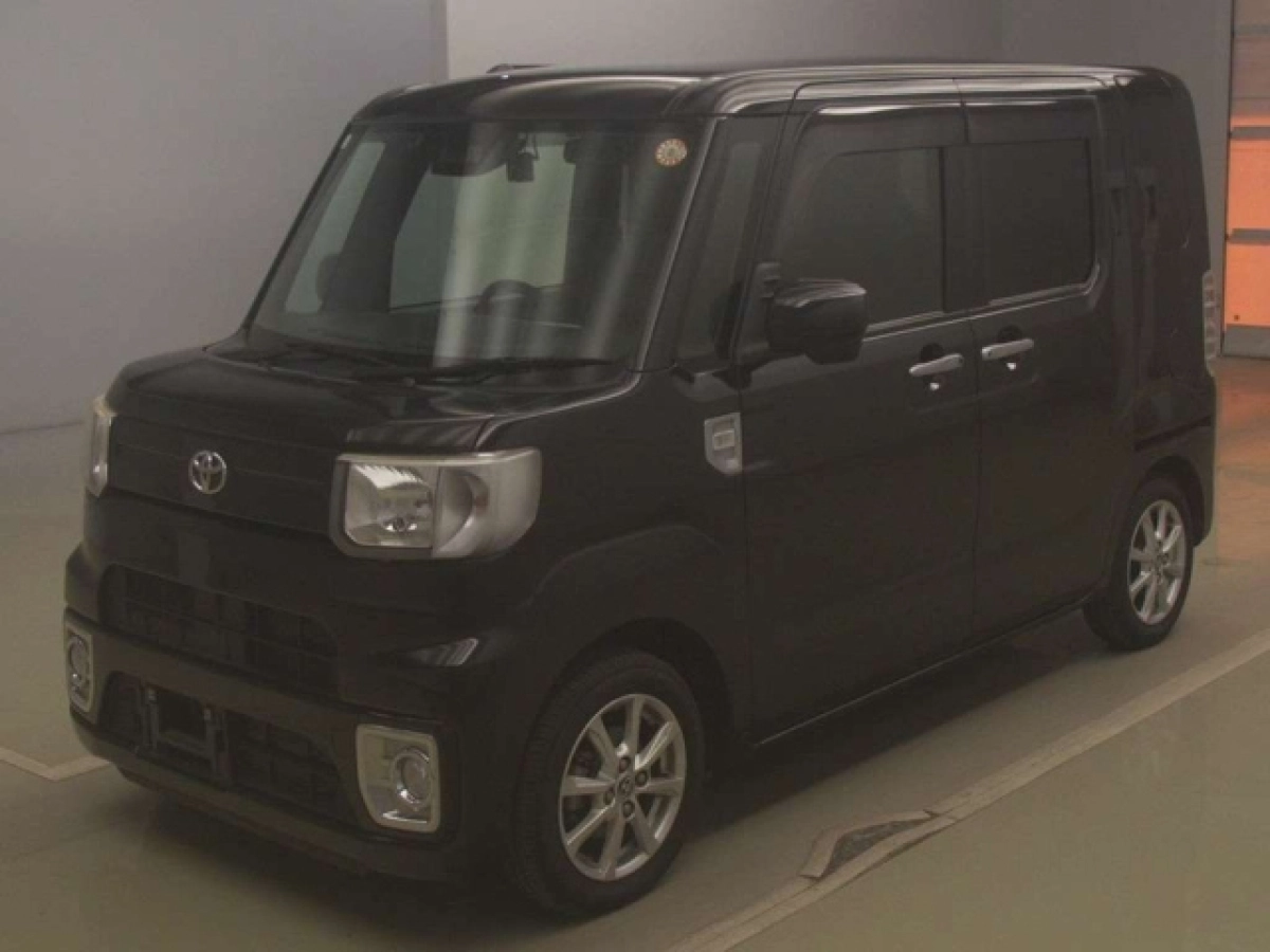 TOYOTA PIXIS MEGA LA700A 2019