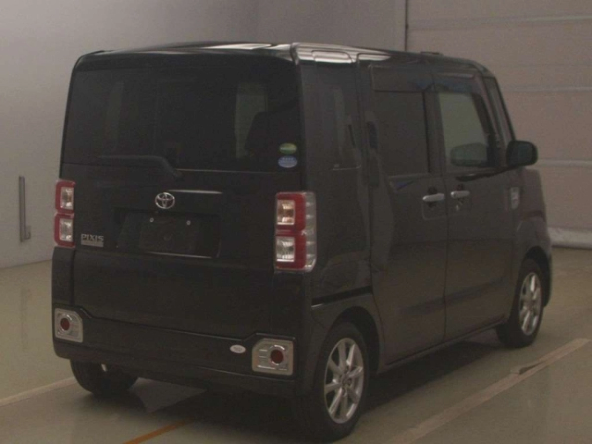 TOYOTA PIXIS MEGA