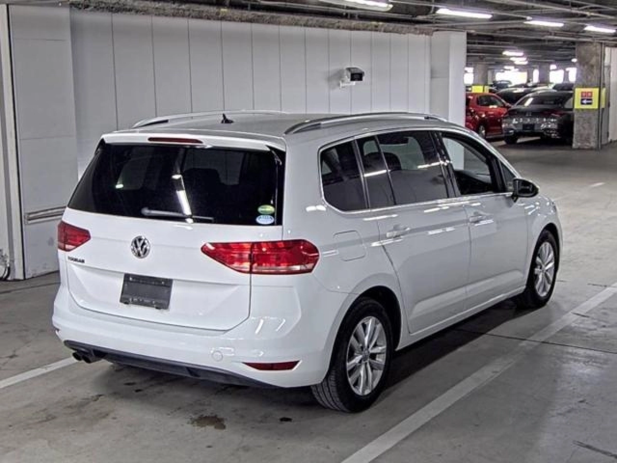 VOLKSWAGEN GOLF TOURAN