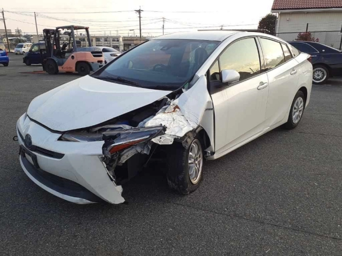 TOYOTA PRIUS ZVW51 2019