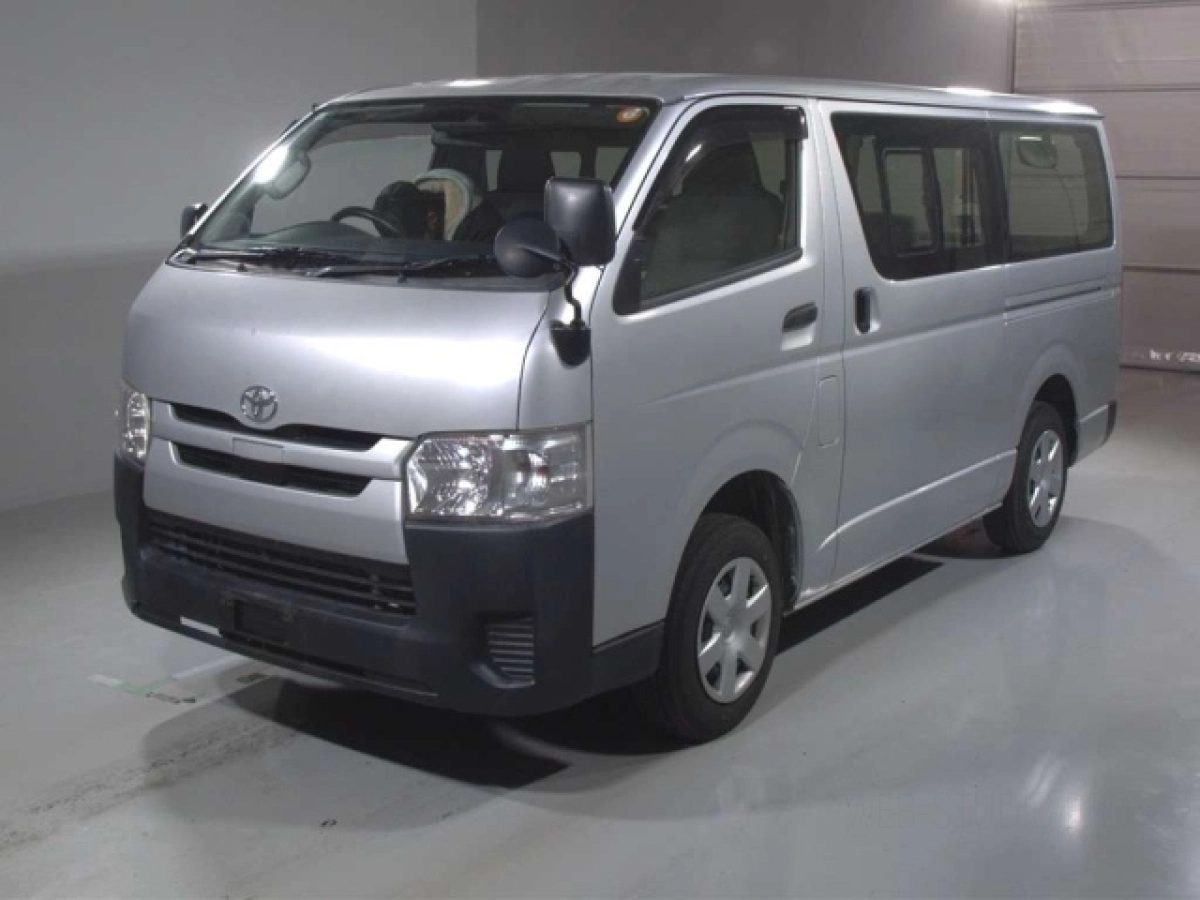 TOYOTA HIACE VAN TRH200V 2019