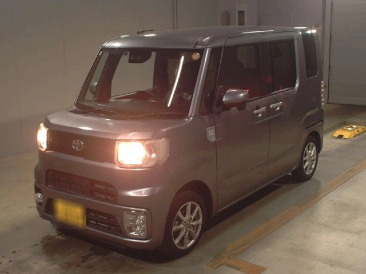 TOYOTA PIXIS MEGA LA700A 2021