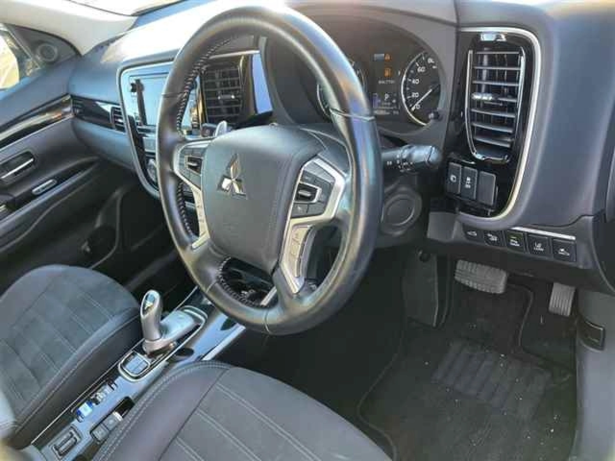 MITSUBISHI OUTLANDER PHEV GG3W 2019