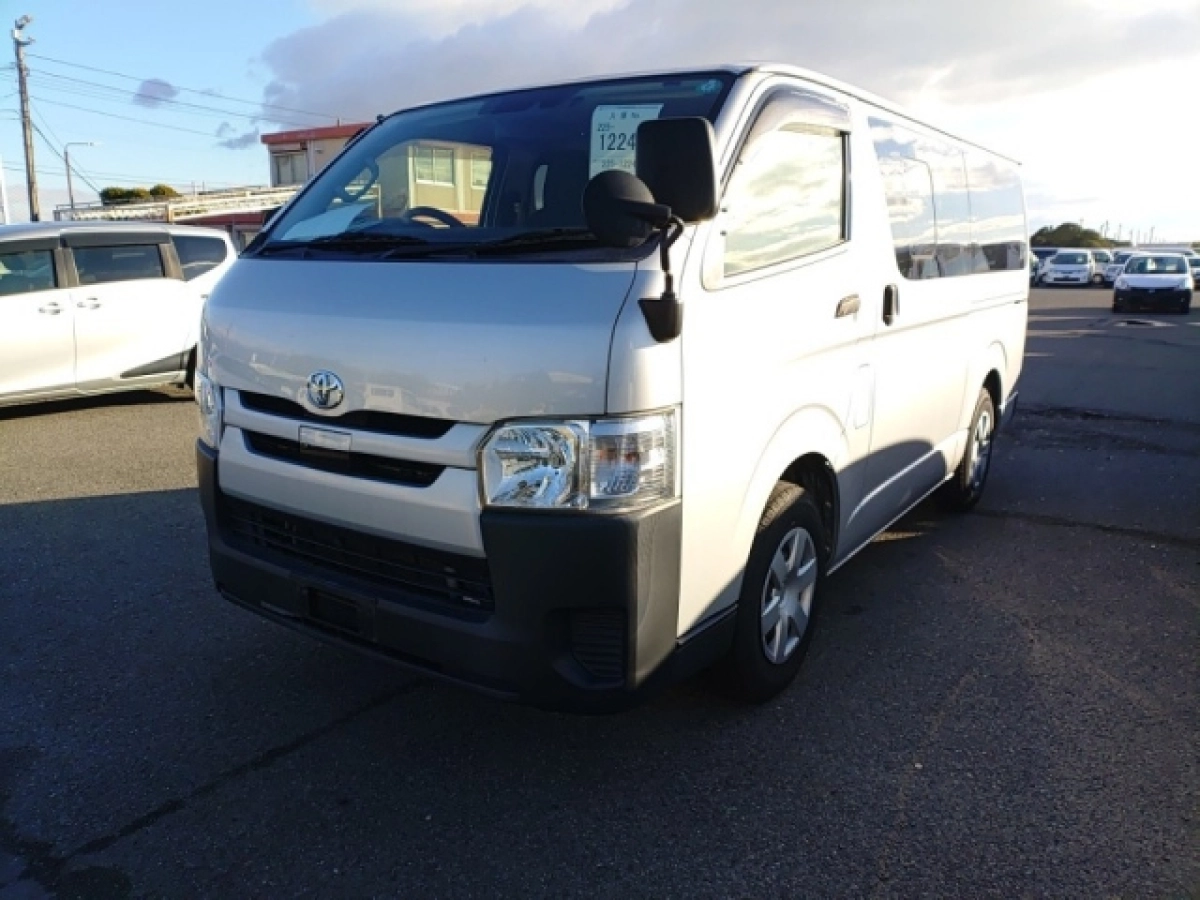 TOYOTA HIACE VAN TRH200V 2019