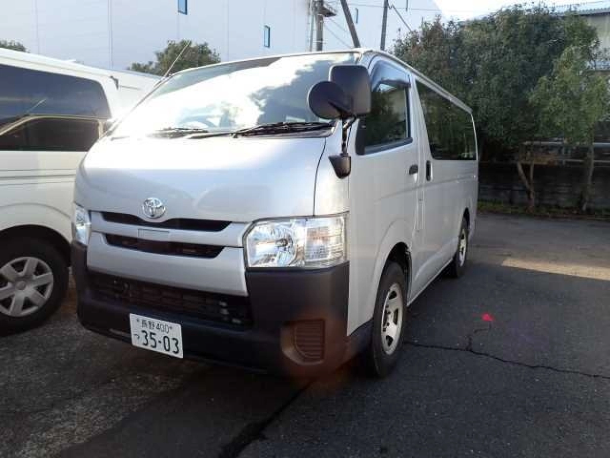 TOYOTA HIACE VAN GDH206V 2019