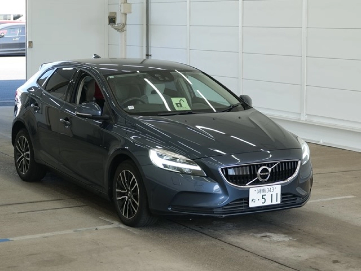 VOLVO V40 MB4154T 2019