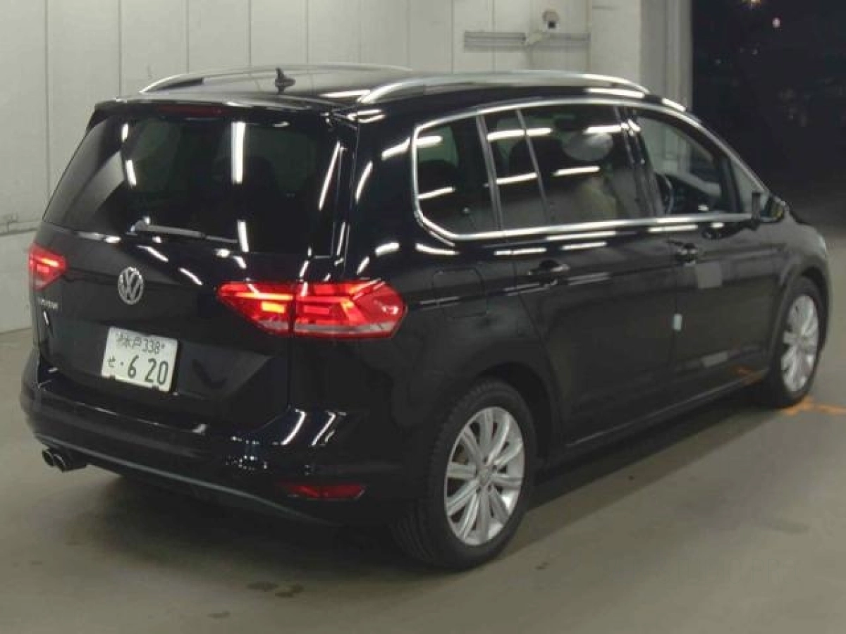VOLKSWAGEN GOLF TOURAN