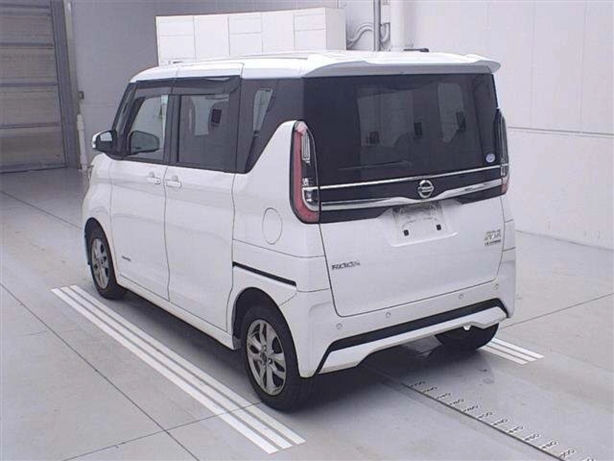 NISSAN ROOX
