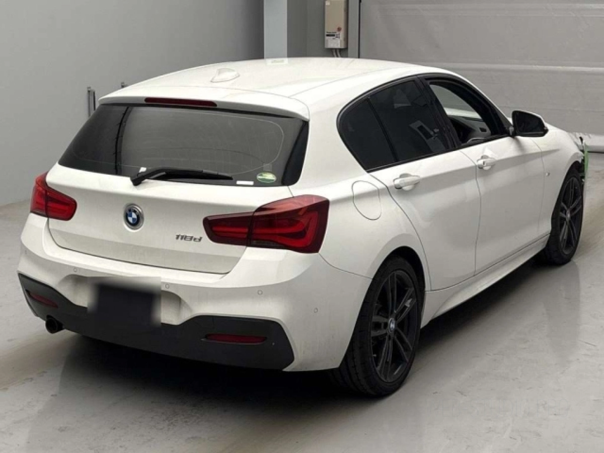 BMW 1 SERIES