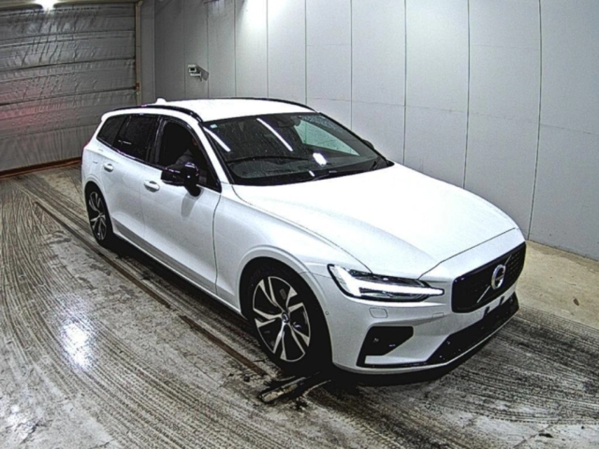 VOLVO V60 ZB420TM 2020