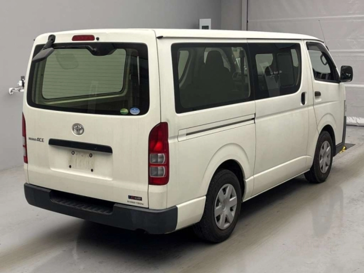 TOYOTA REGIUS ACE VAN