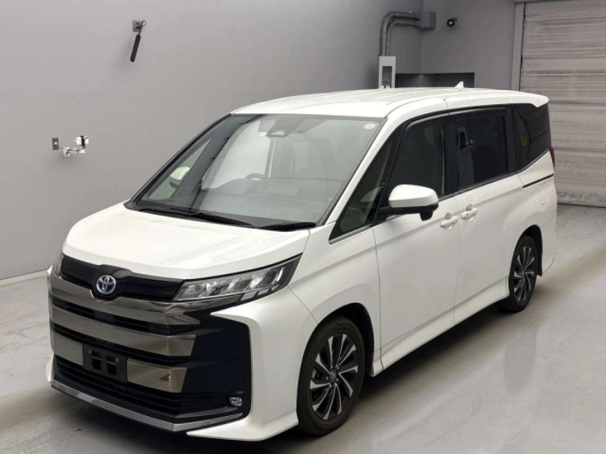 TOYOTA NOAH ZWR90W 2023