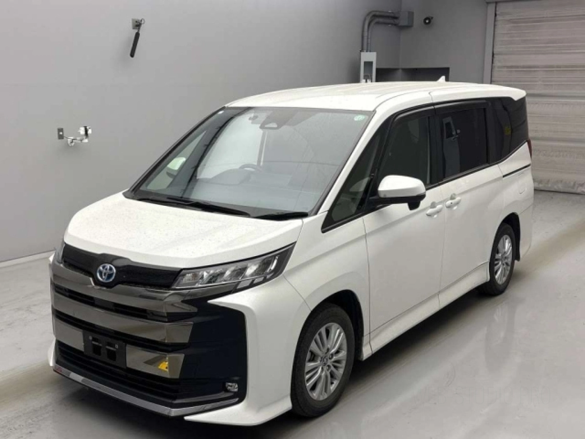 TOYOTA NOAH ZWR90W 2023