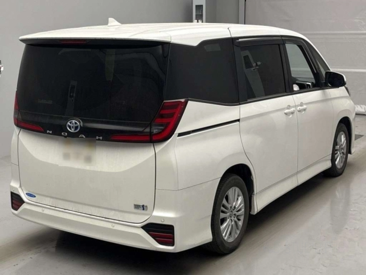 TOYOTA NOAH