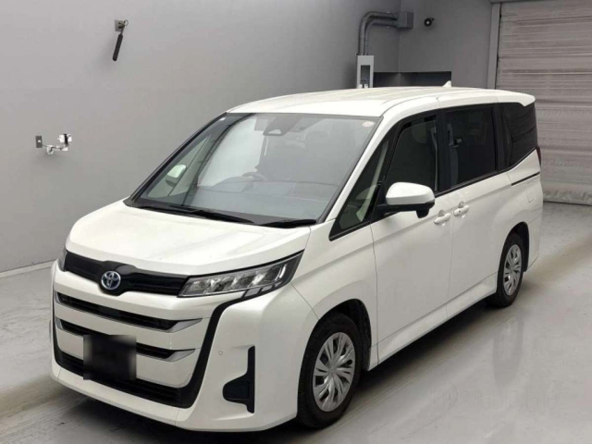 TOYOTA NOAH ZWR90W 2022