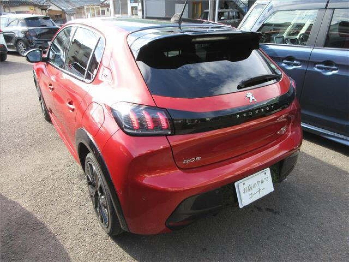 PEUGEOT 208