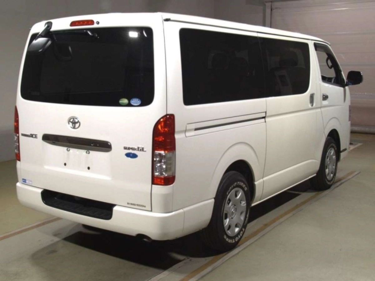 TOYOTA REGIUS ACE VAN