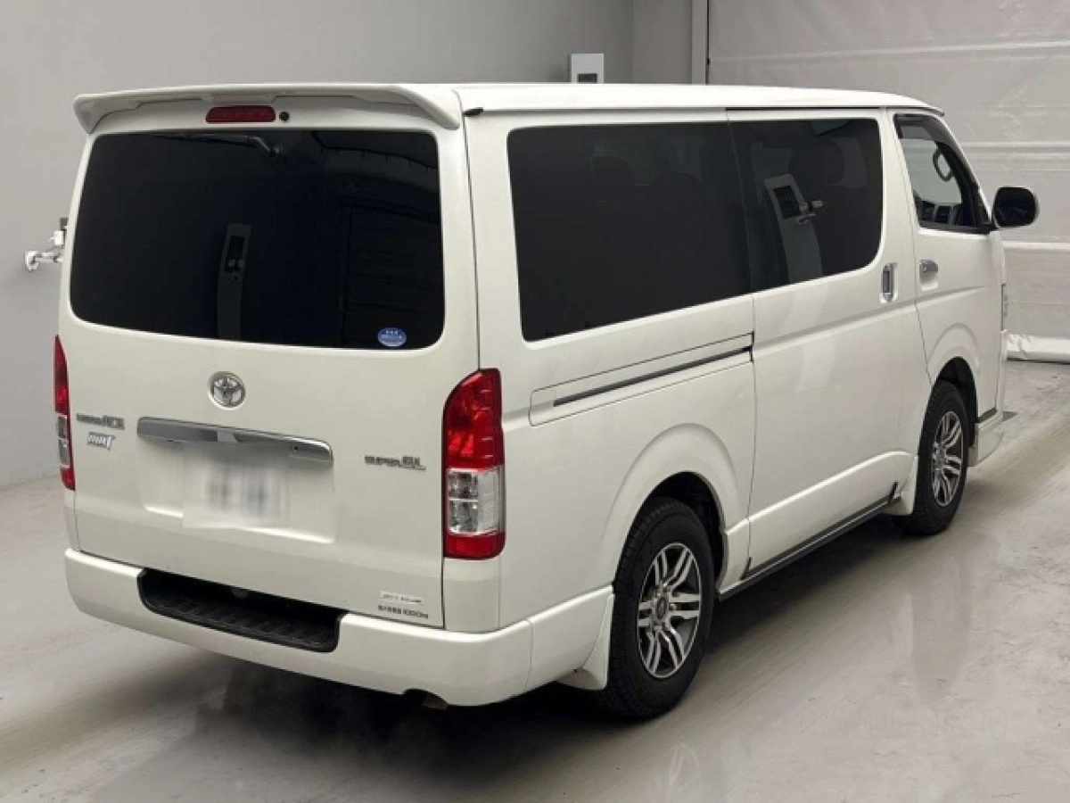 TOYOTA REGIUS ACE VAN