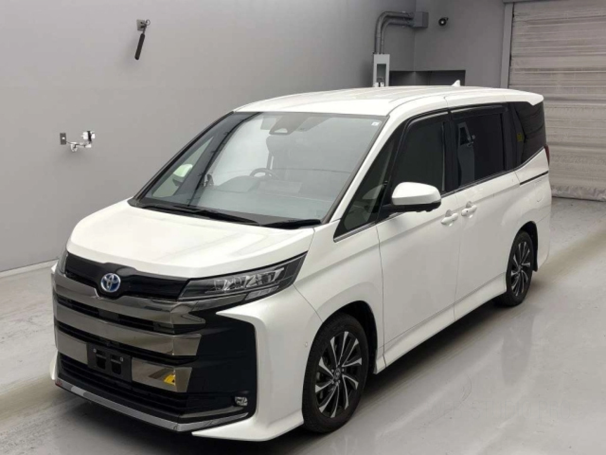 TOYOTA NOAH ZWR90W 2023