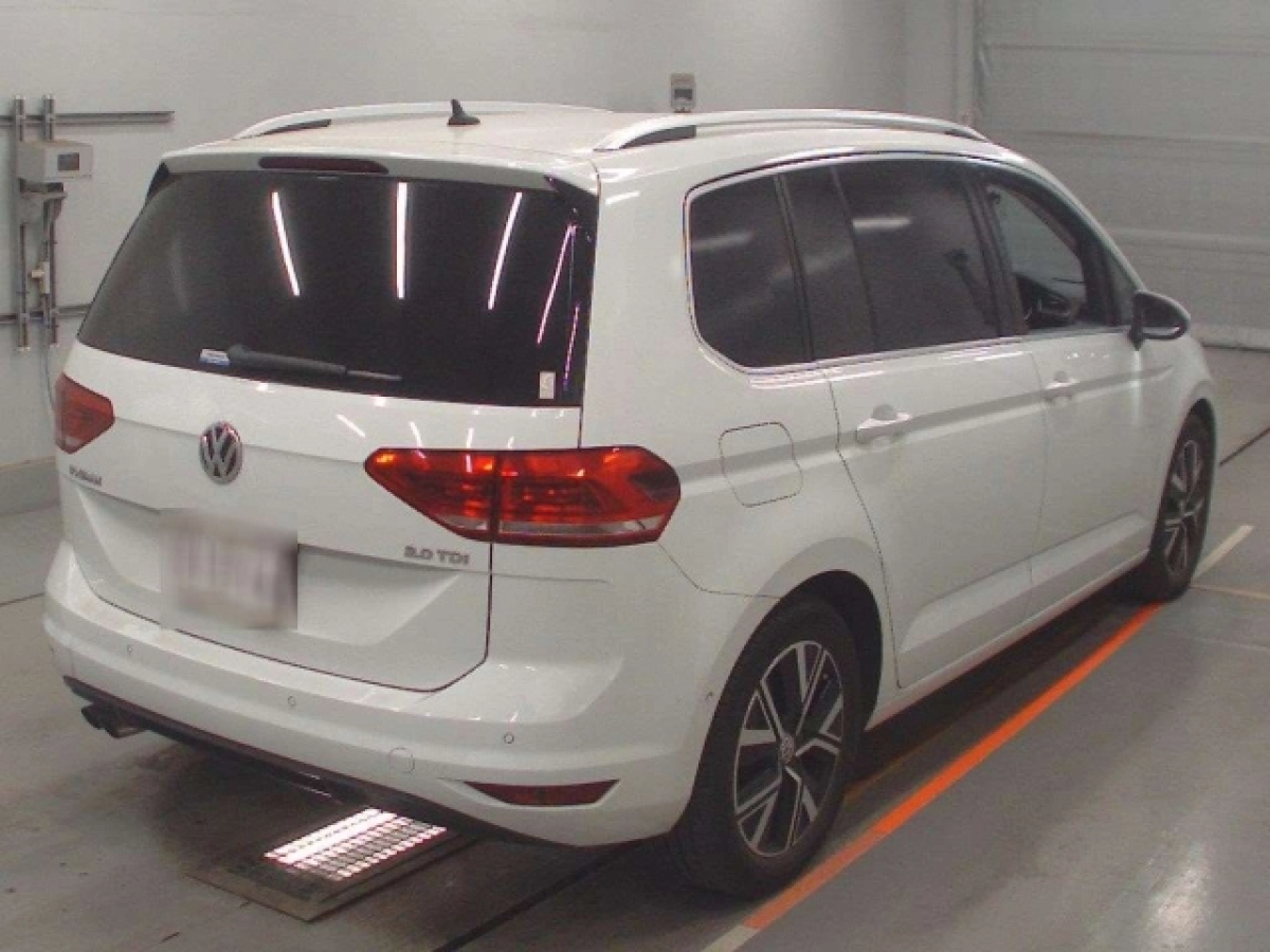VOLKSWAGEN GOLF TOURAN