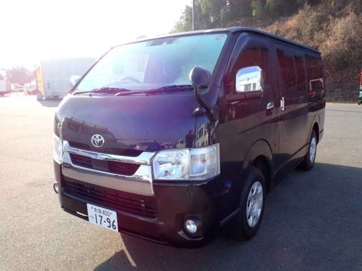 TOYOTA HIACE VAN