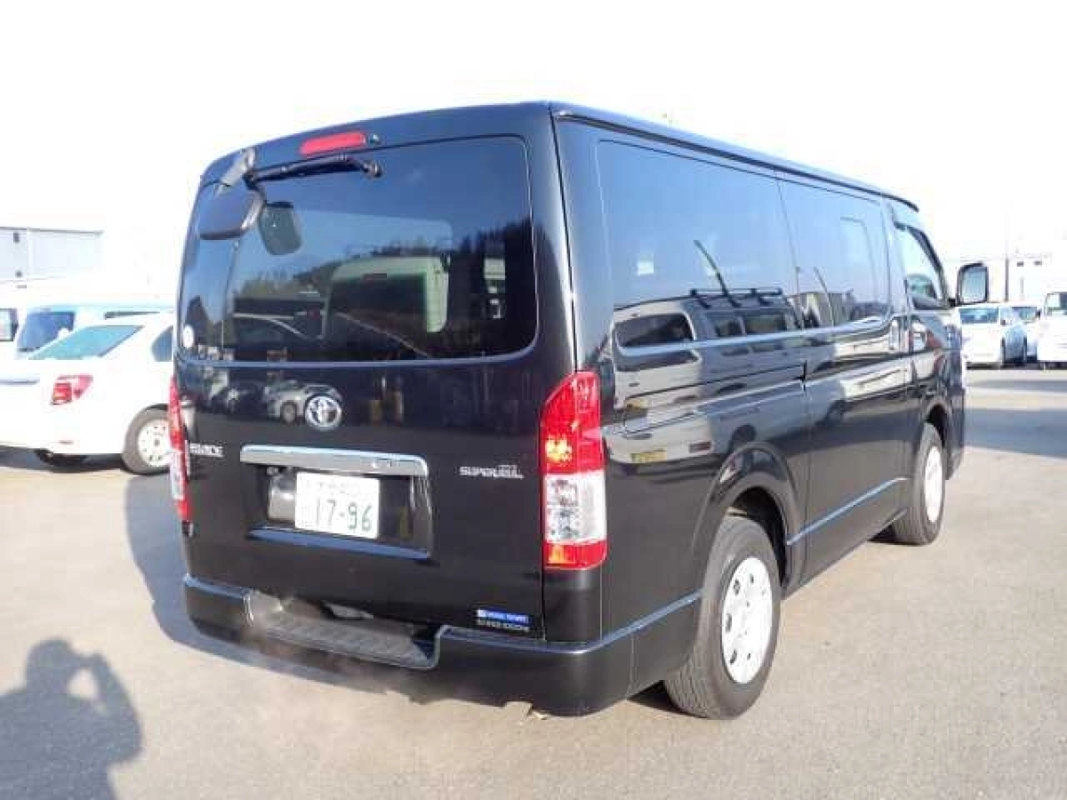 TOYOTA HIACE VAN