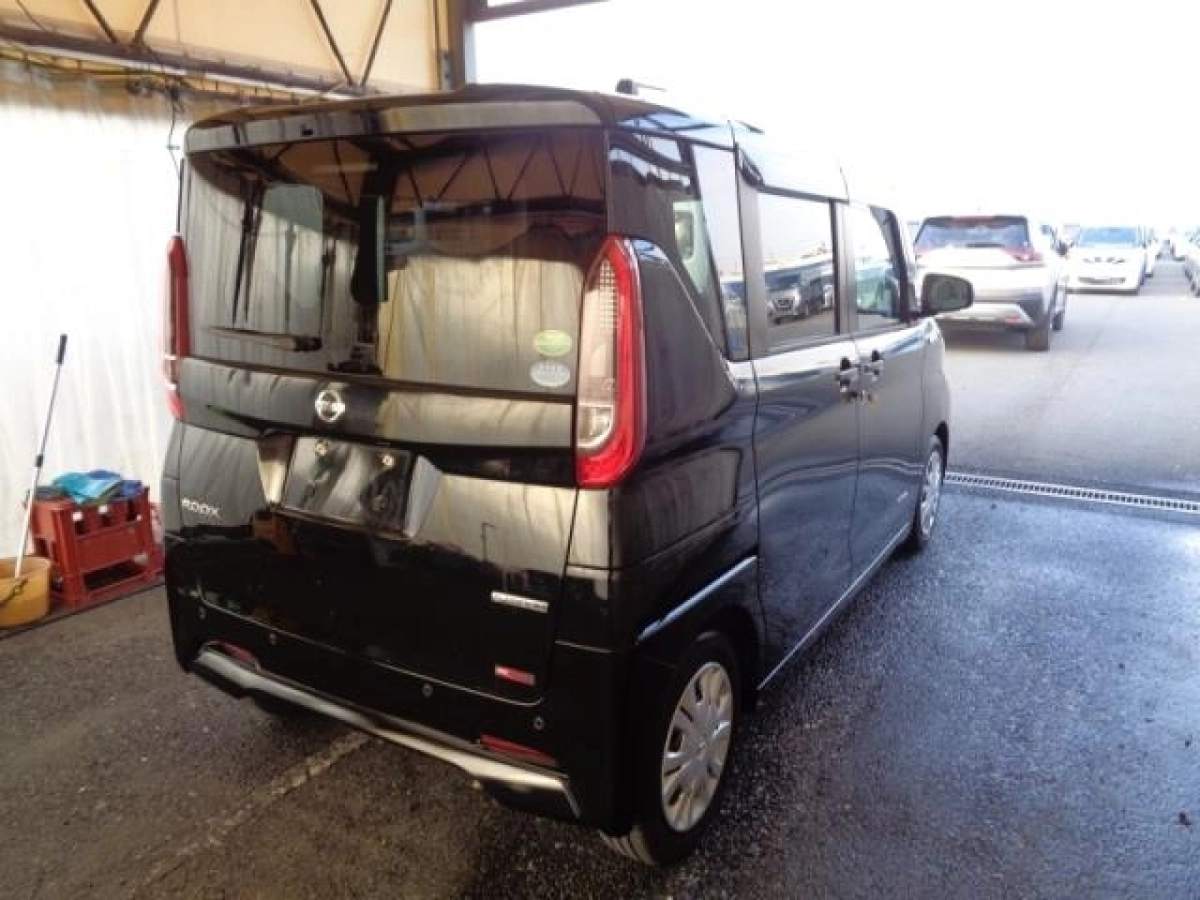 NISSAN ROOX