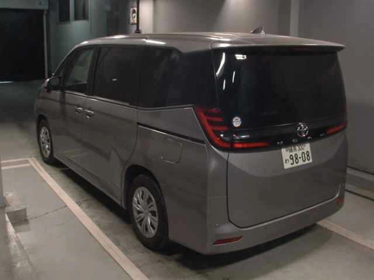 TOYOTA NOAH