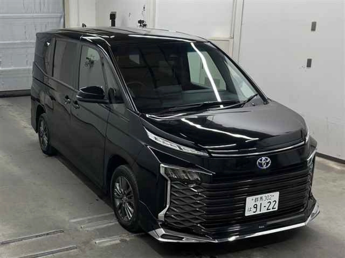 TOYOTA VOXY ZWR95W 2025