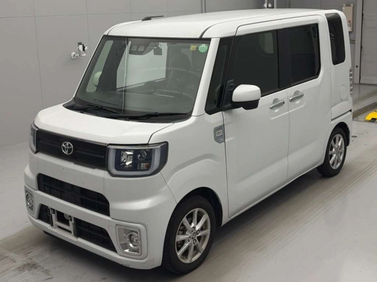 TOYOTA PIXIS MEGA LA700A 2020