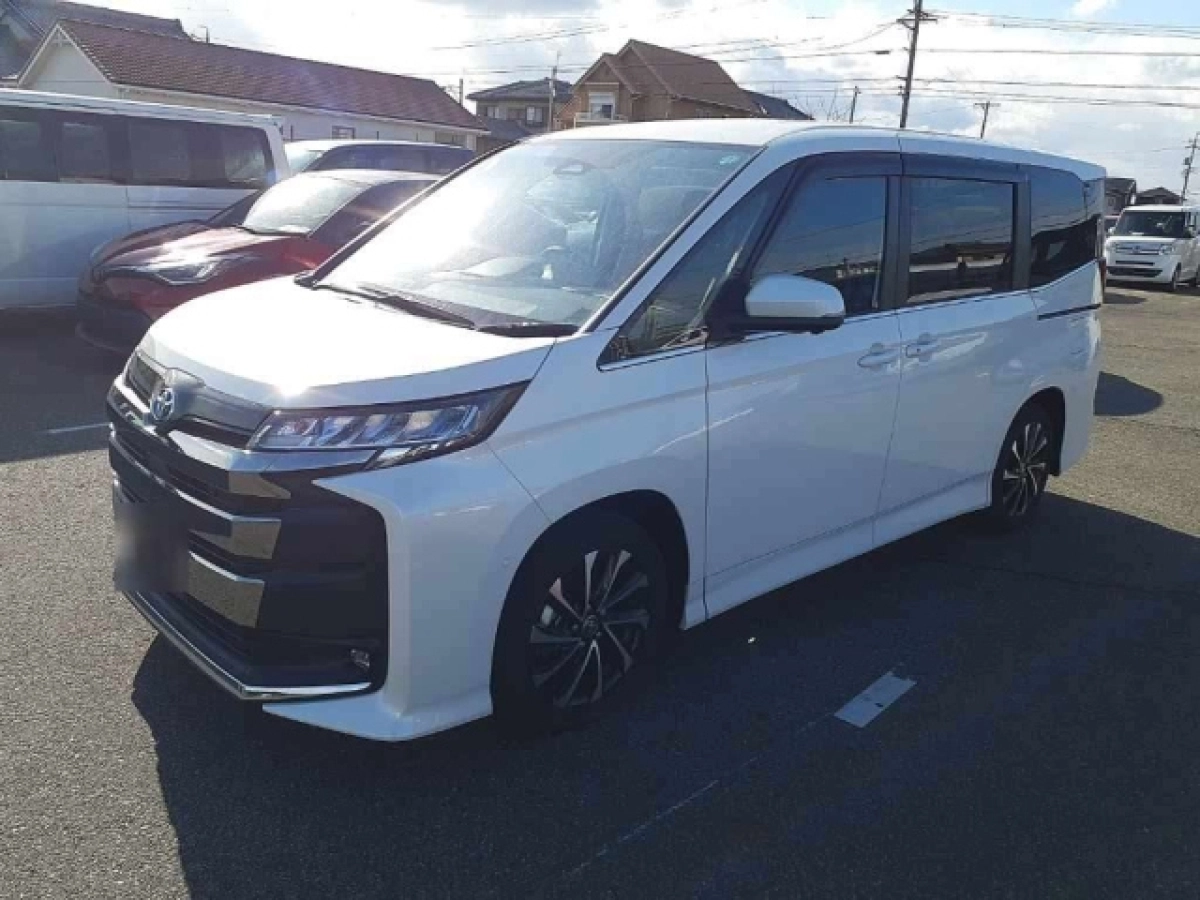 TOYOTA NOAH ZWR90W 2023