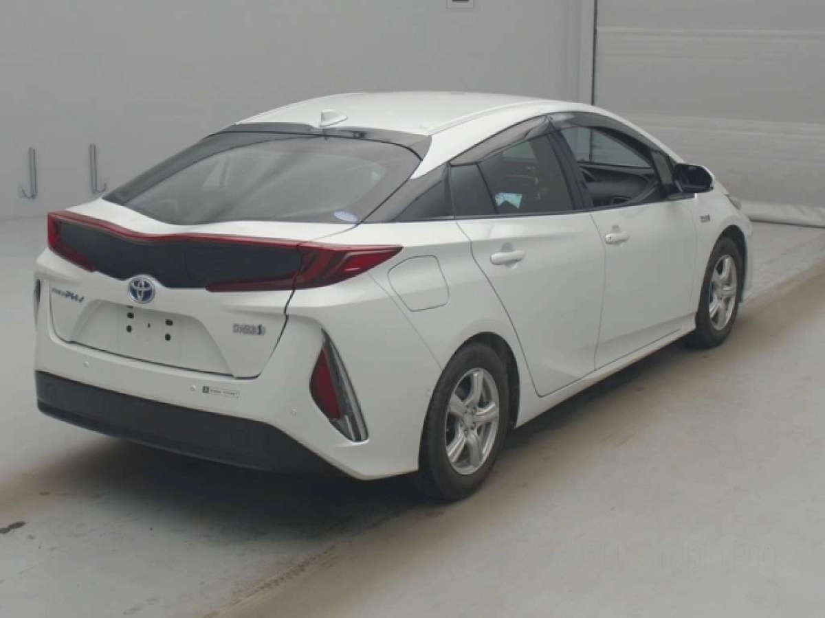 TOYOTA PRIUS PHV